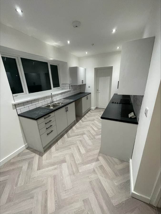 Image 2:5 bedroom Detached house to rent