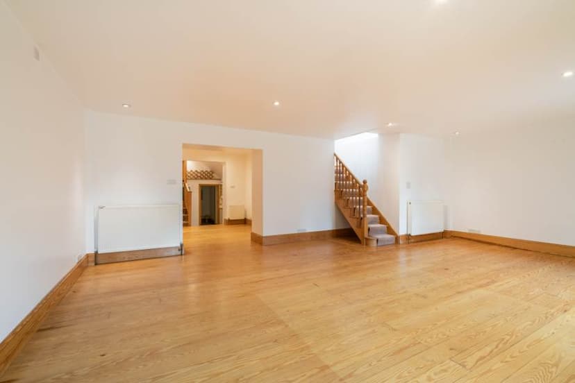 Image 3:3 bedroom Ground floor flat to rent