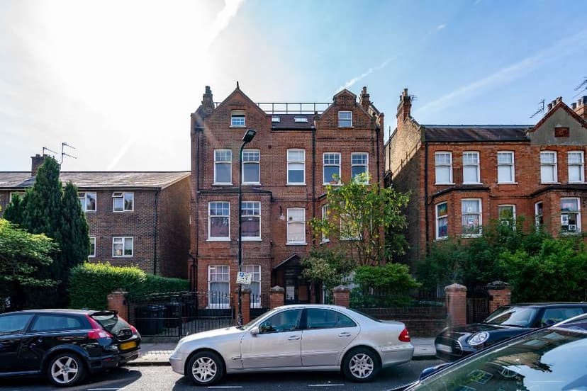 Image 1:3 bedroom Ground floor flat to rent