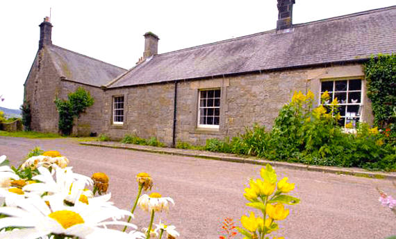 Warton Farm Cottages, short term rentals in Thropton