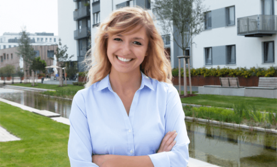 questions-to-ask-tenants Landlord standing outside property with questions to ask tenants